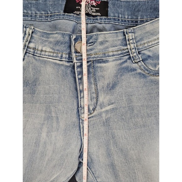Juniors Size 13-14 Light Wash Distressed Capris Cuffed, Embroidered Pockets - Picture 7 of 10